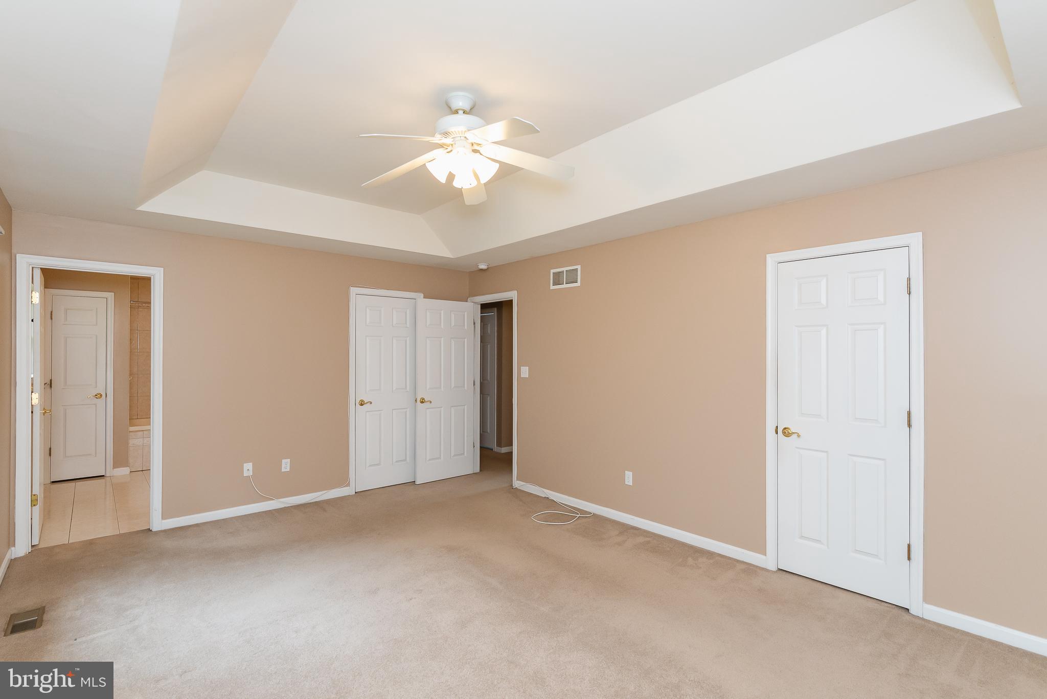 TRUMP WOODS - Residential