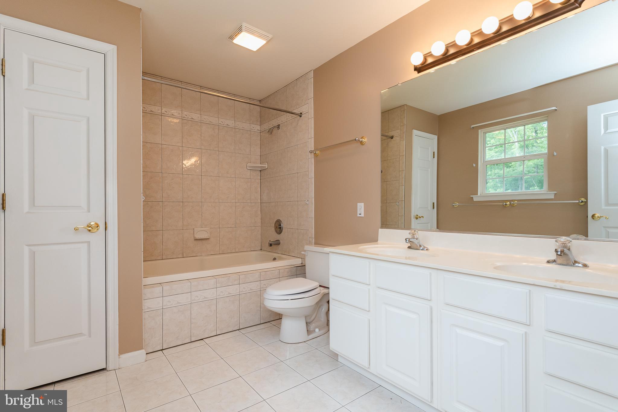 TRUMP WOODS - Residential