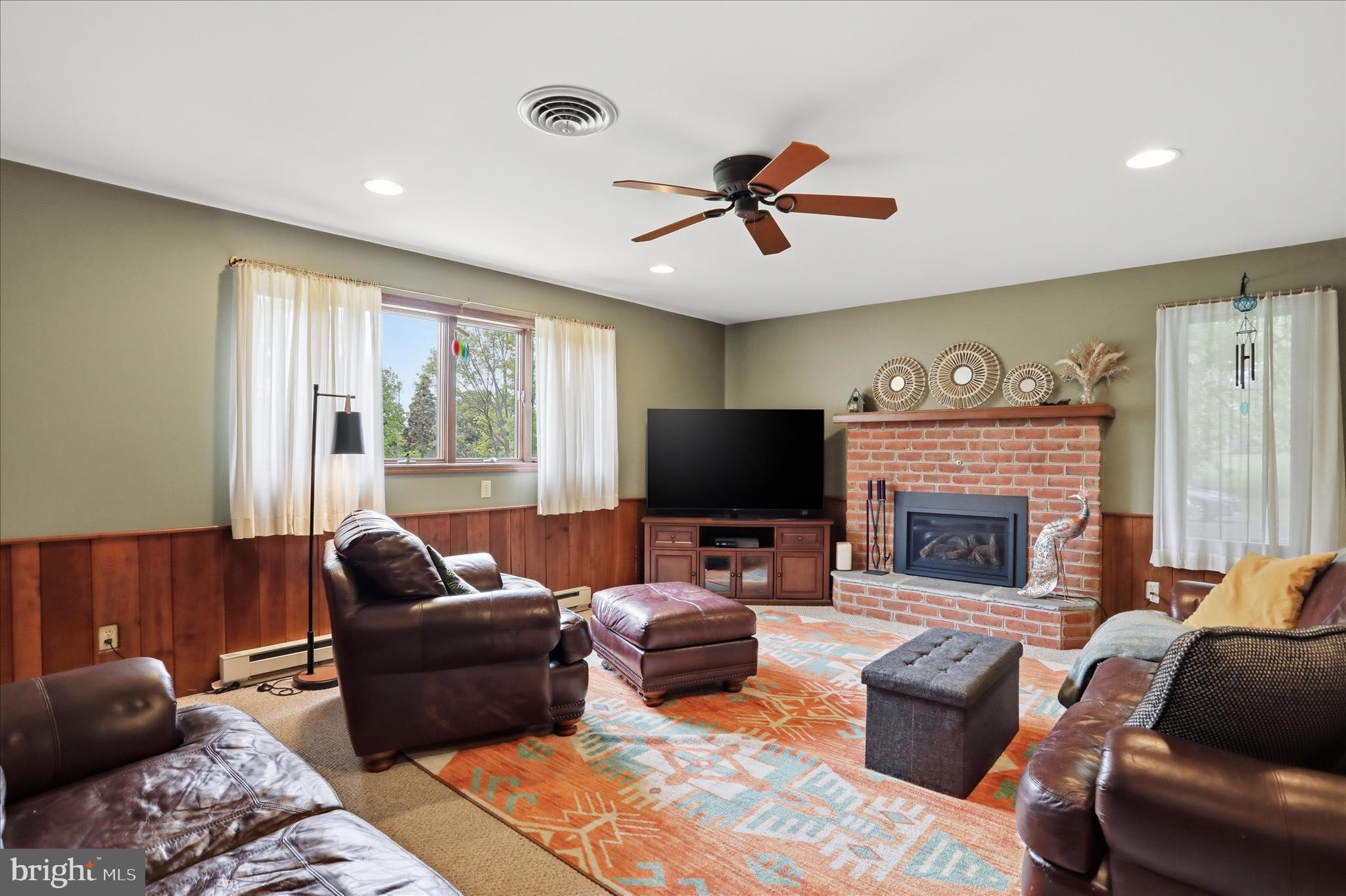 LAURICH TOWN HILL ESTATES - Residential