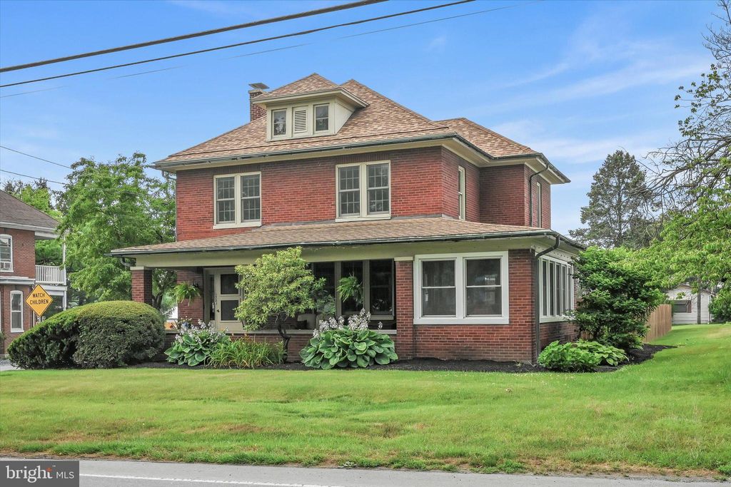 Photo of 132 E HARRISBURG AVE, ELIZABETHTOWN, PA 17022 (MLS # PALA2037034)