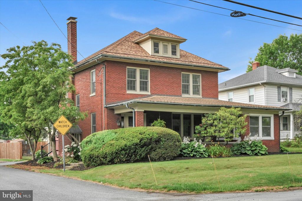 Photo of 132 E HARRISBURG AVE, ELIZABETHTOWN, PA 17022 (MLS # PALA2037034)