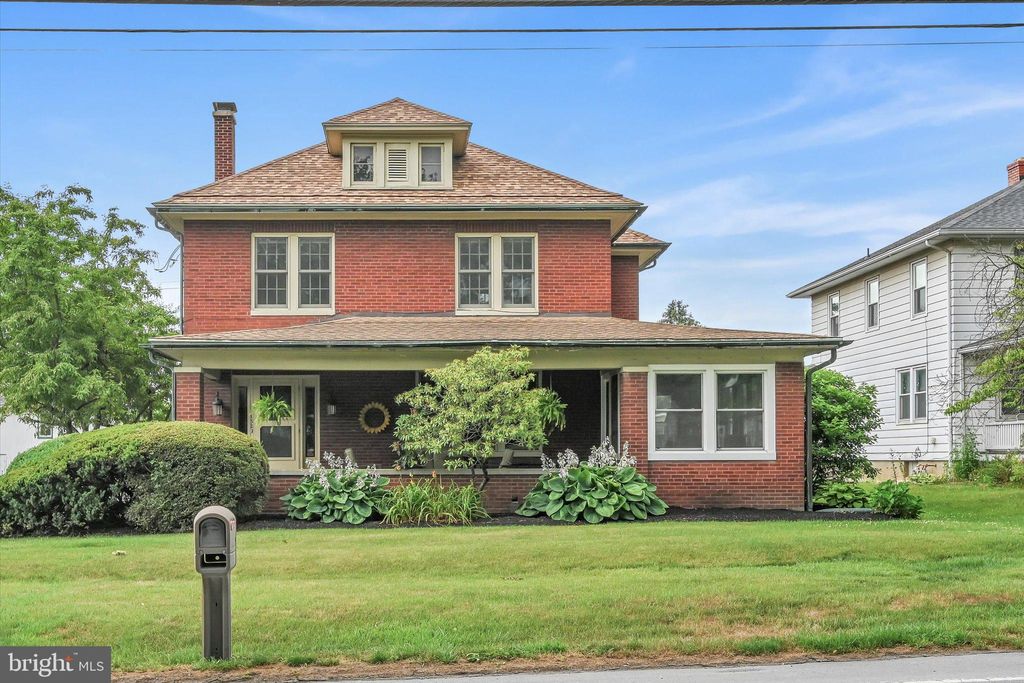 Photo of 132 E HARRISBURG AVE, ELIZABETHTOWN, PA 17022 (MLS # PALA2037034)