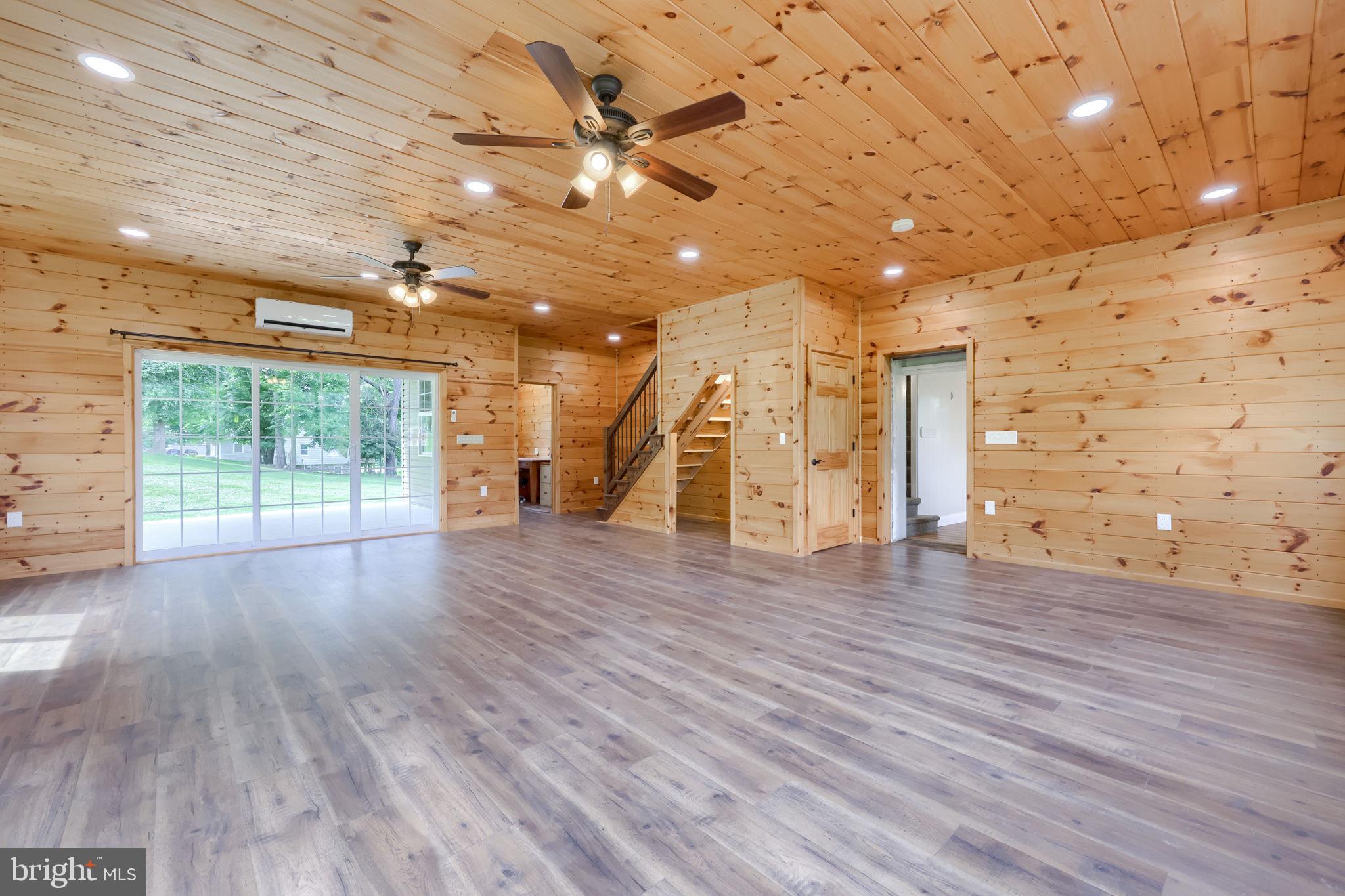 745 MEADOWVIEW DRIVE