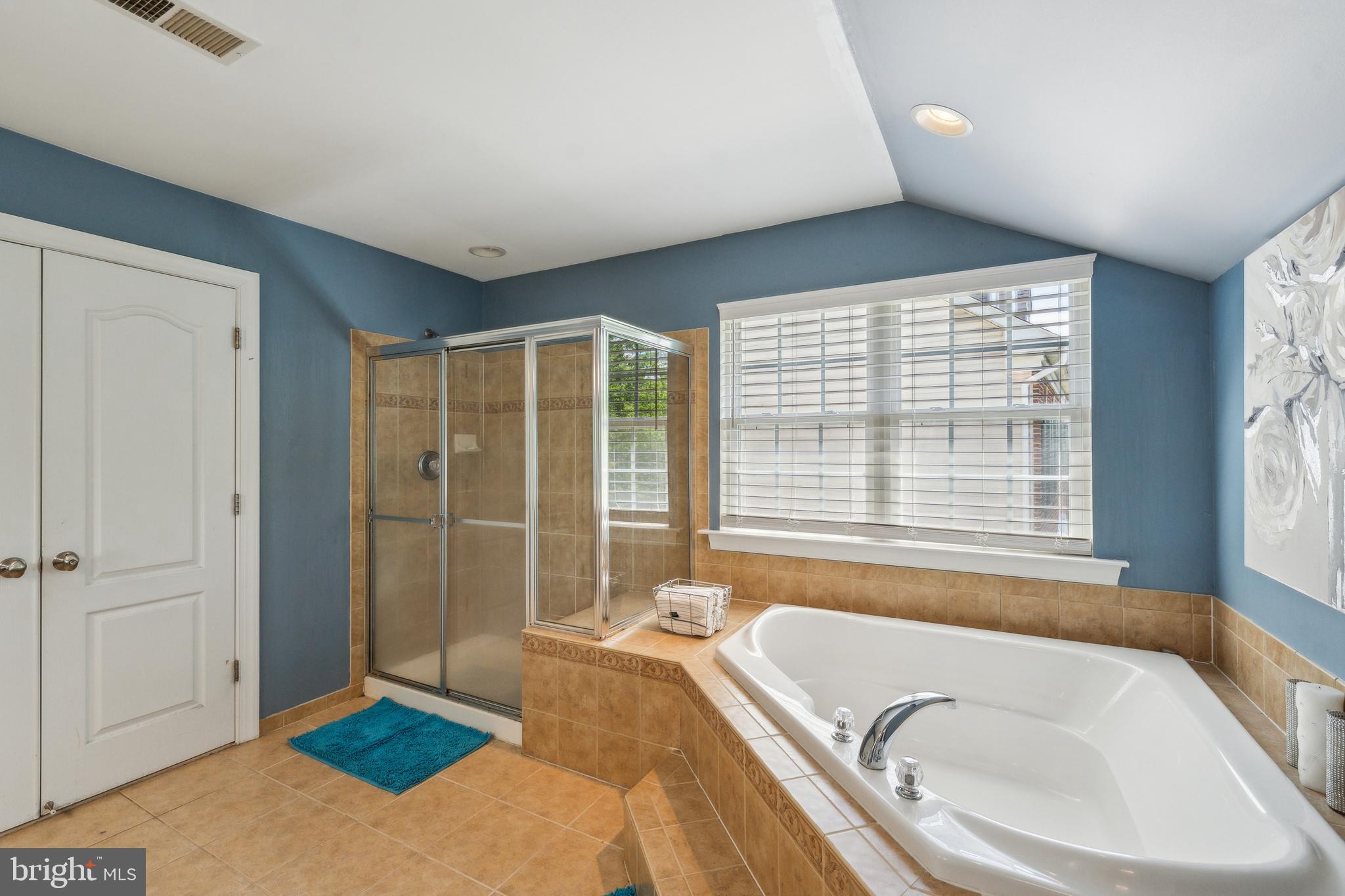 CHELTENHAM KNOLLS - Residential