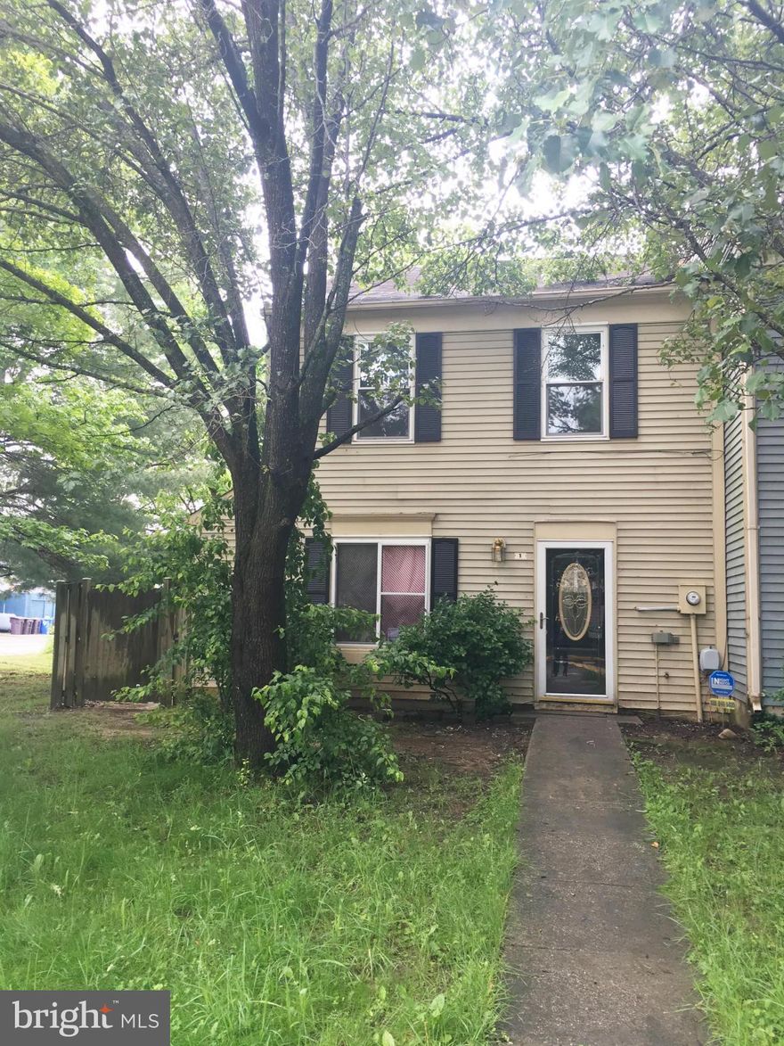 Cozy 3 bedrooms, 1 1/2 baths end unit townhome in Indian Head. Large kitchen with stainless steel appliances, separate dining room, updated bathrooms, fenced in yard with deck. Section 8 vouchers welcome.