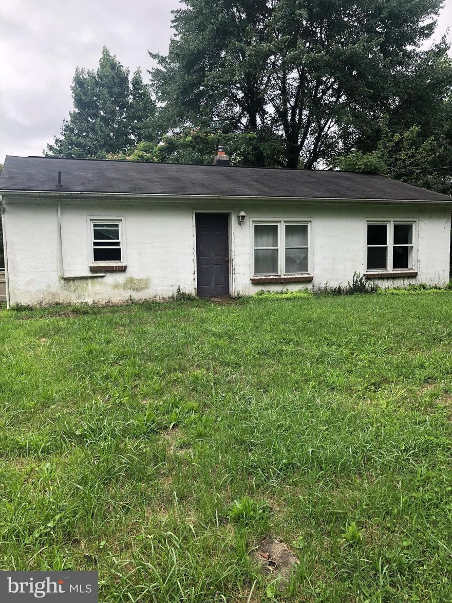 Great for Investor, needs rehab. Being sold as-is; Subject to third party approval. DO NOT ENTER PROPERTY WITHOUT A HOLD HARMLESS SIGNED.