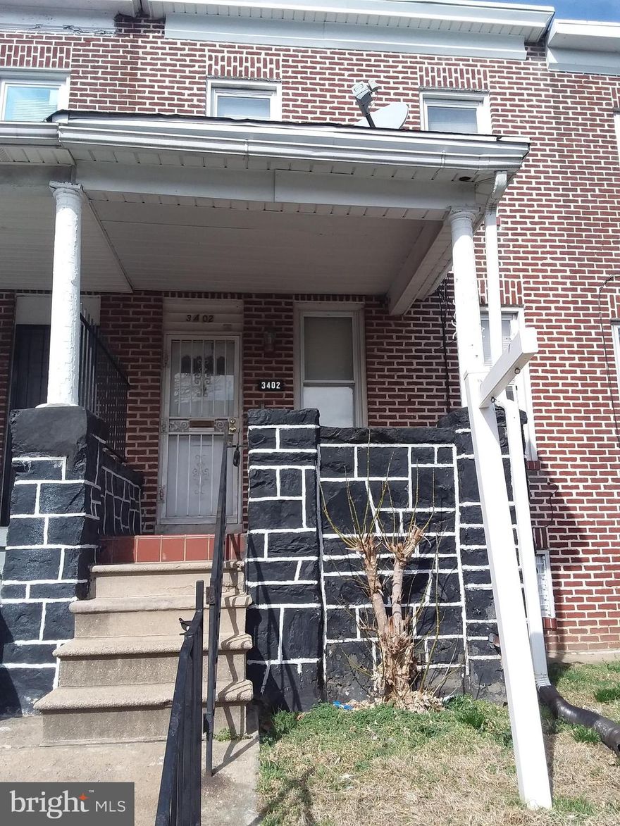 Great opportunity for investors, 3 bedrooms and 2 full bathrooms and finished basement. Right now it is set up rooms for rent and monthly income is 2,075