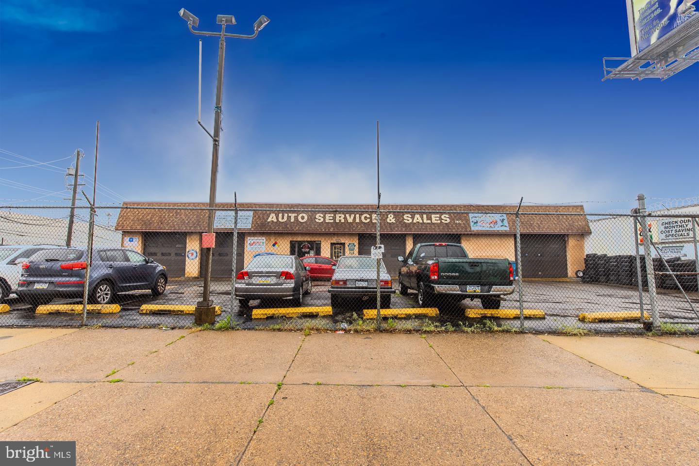 HOLMESBURG - Commercial Sale