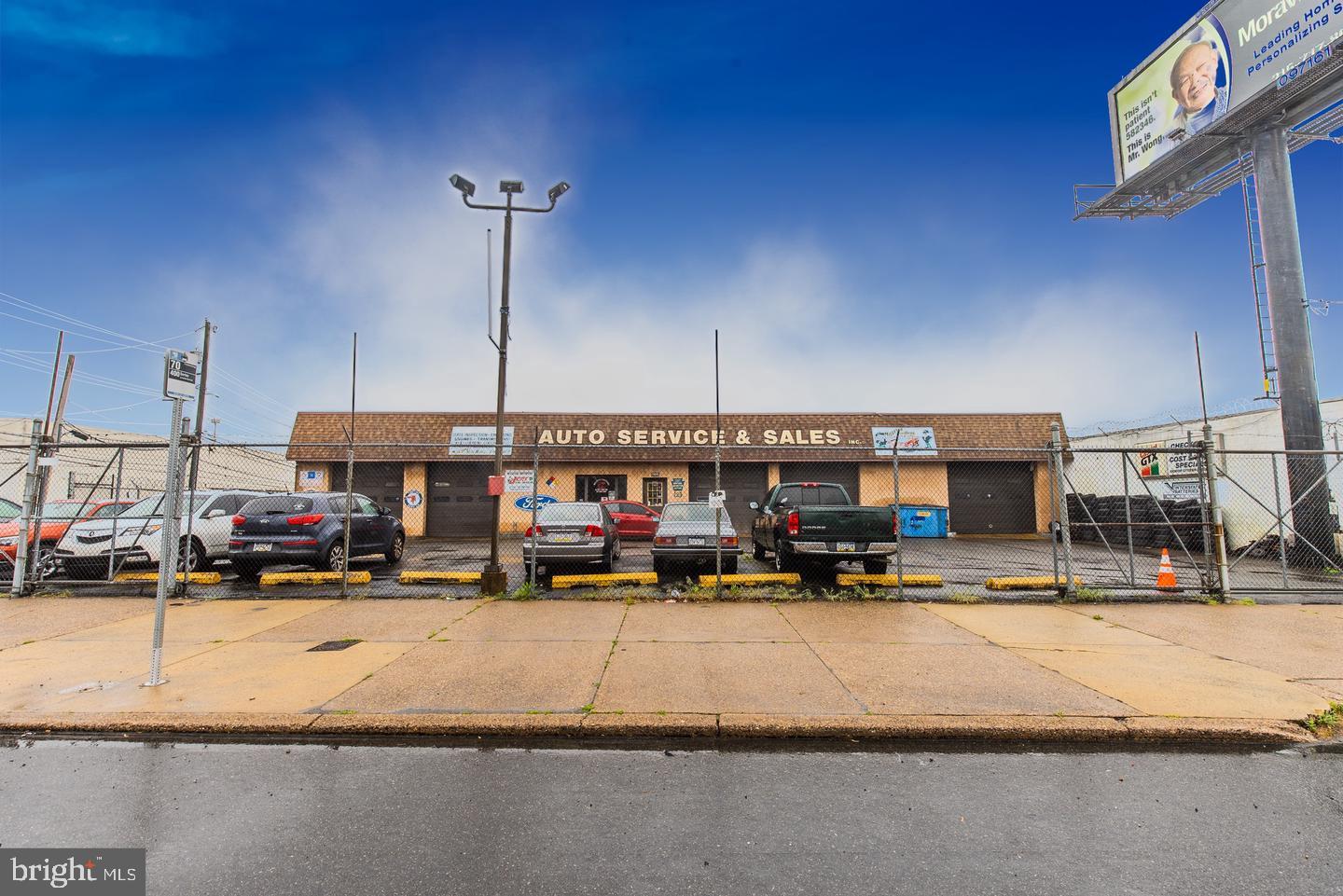 HOLMESBURG - Commercial Sale