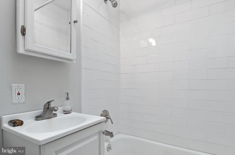 MONTEBELLO - Residential