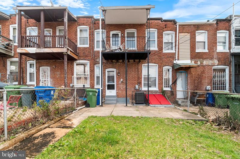 MONTEBELLO - Residential