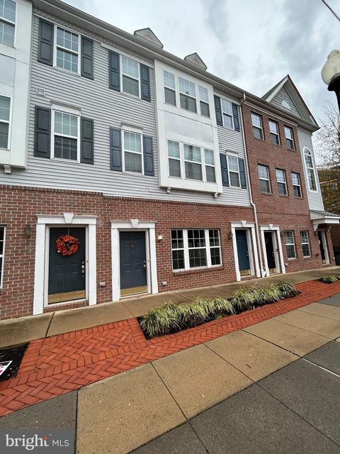 Townhouse For Rent - 1050 Lamberton Street<br/> TRENTON, NJ 08611