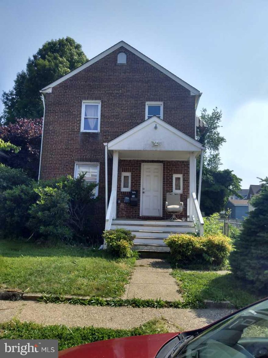 Available Immediately!
Great Starter Home at an affordable price.
The seller has reduced the price by 22K for Immediate sale.
Another price reduction to reflect market conditions.
This home qualifies for the MMP Down Payment Program