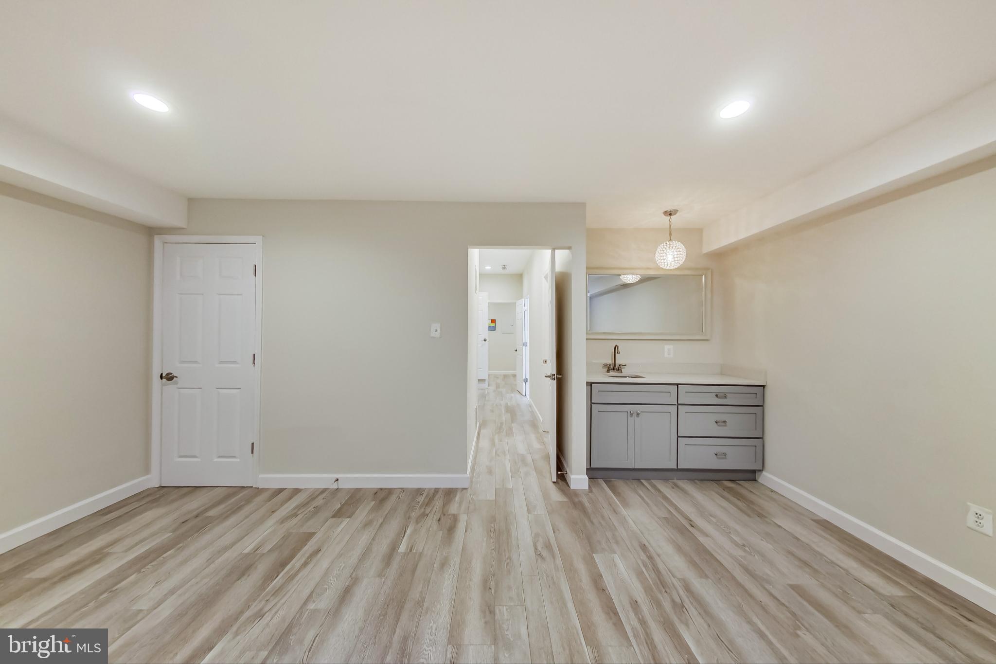 MONTROSE VILLAGE - Residential Lease