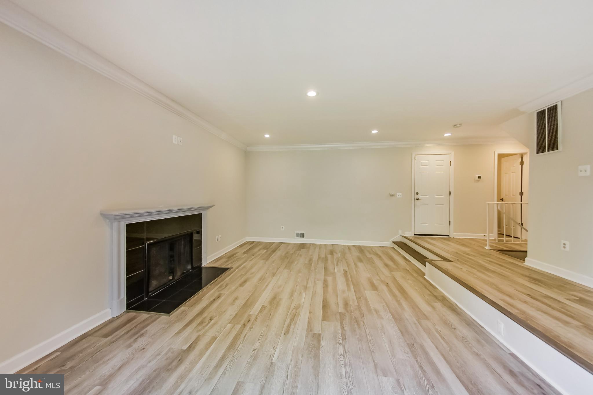 MONTROSE VILLAGE - Residential Lease