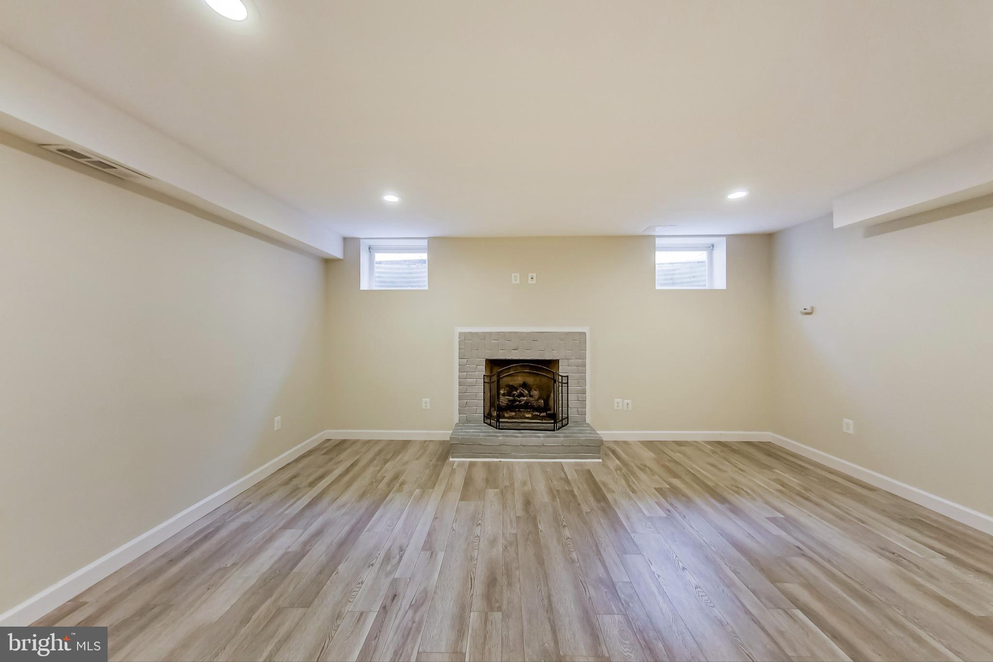 MONTROSE VILLAGE - Residential Lease