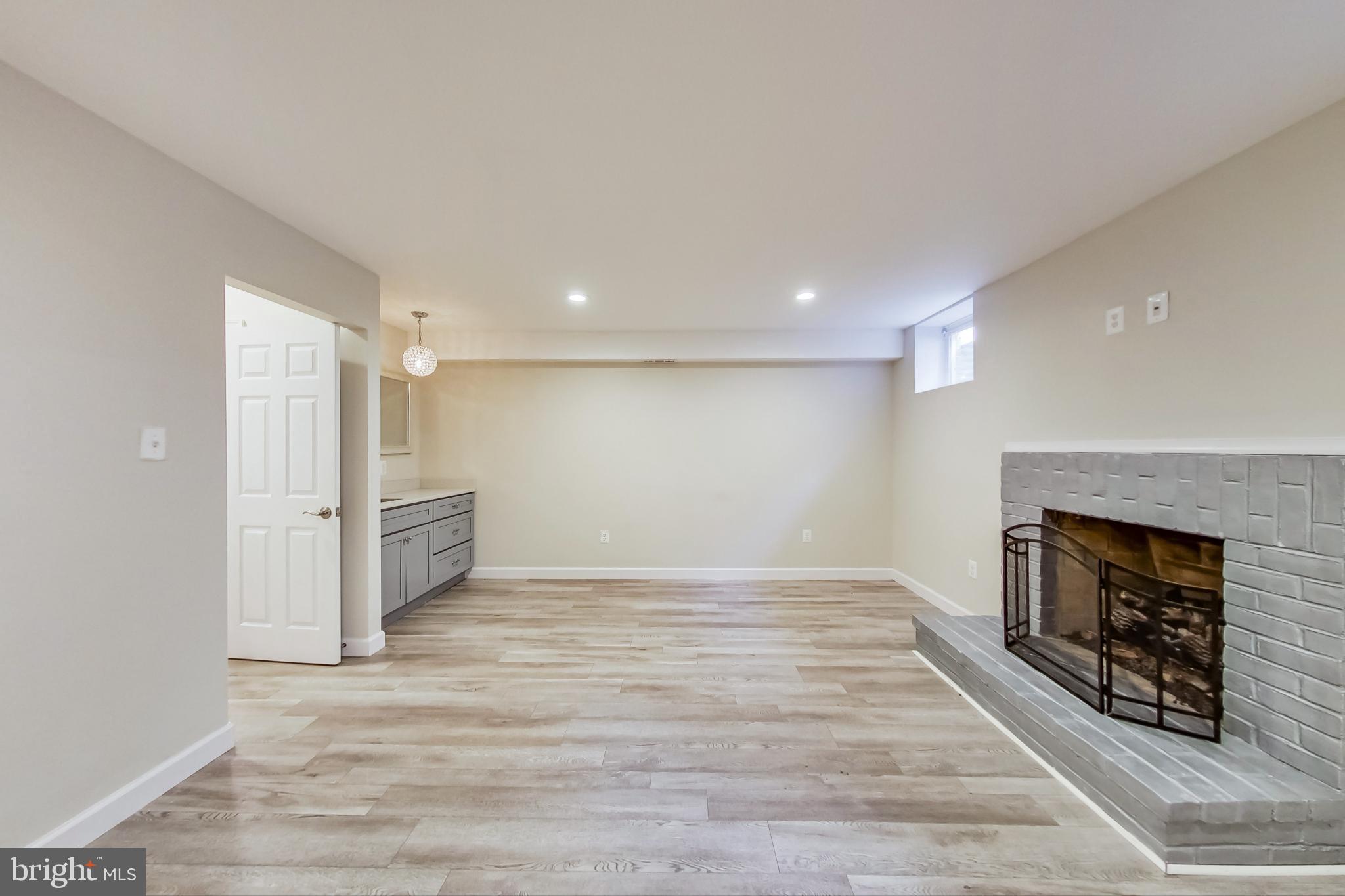 MONTROSE VILLAGE - Residential Lease