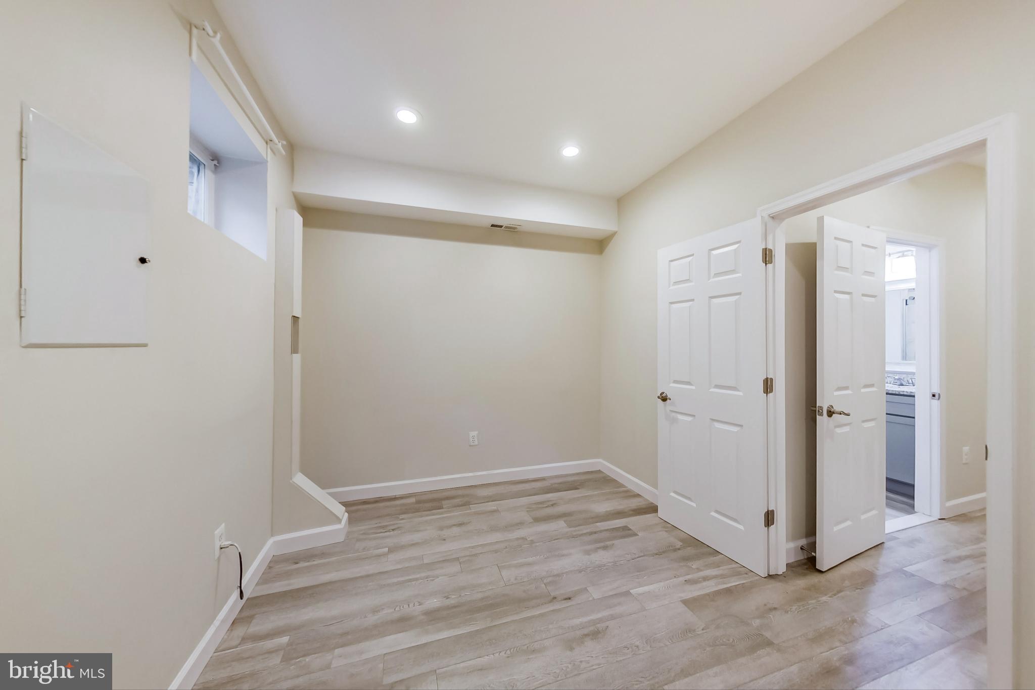 MONTROSE VILLAGE - Residential Lease