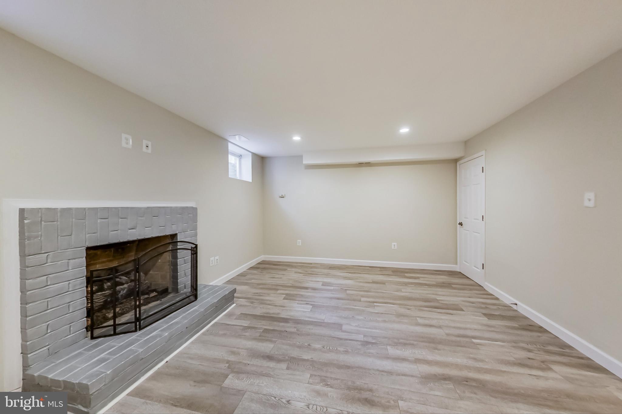 MONTROSE VILLAGE - Residential Lease