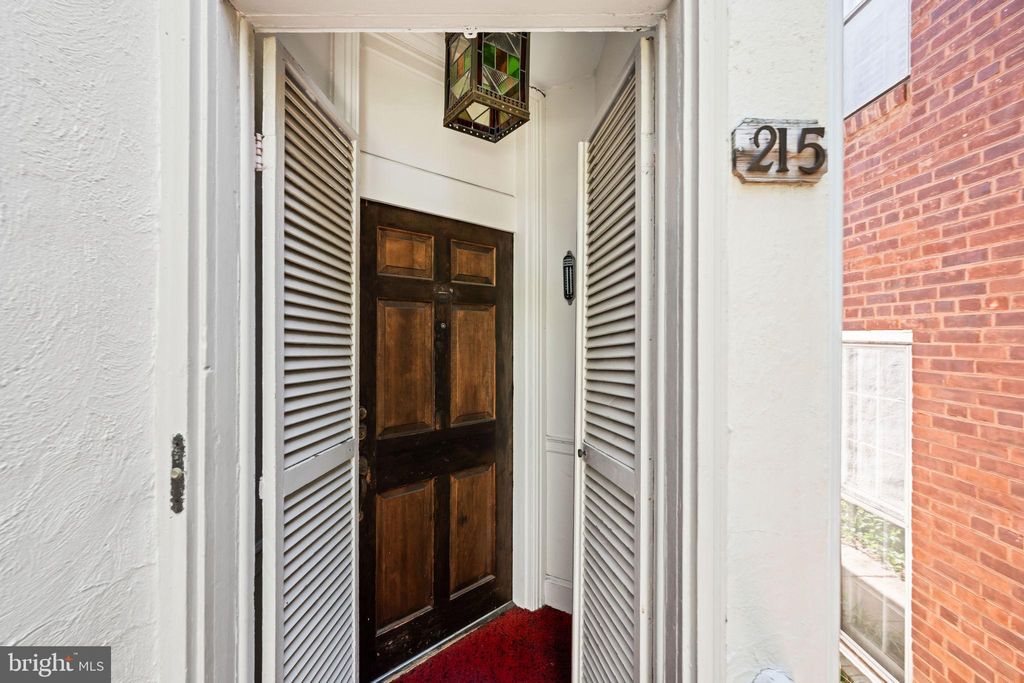 Photo of 215 N Columbus Street, ALEXANDRIA, VA 22314 (MLS # VAAX2060462)