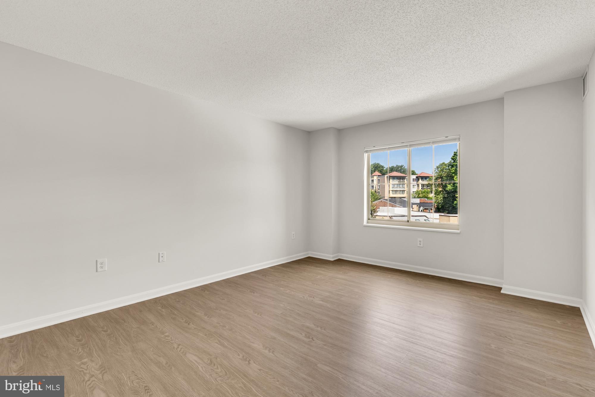 LEISURE WORLD - Residential