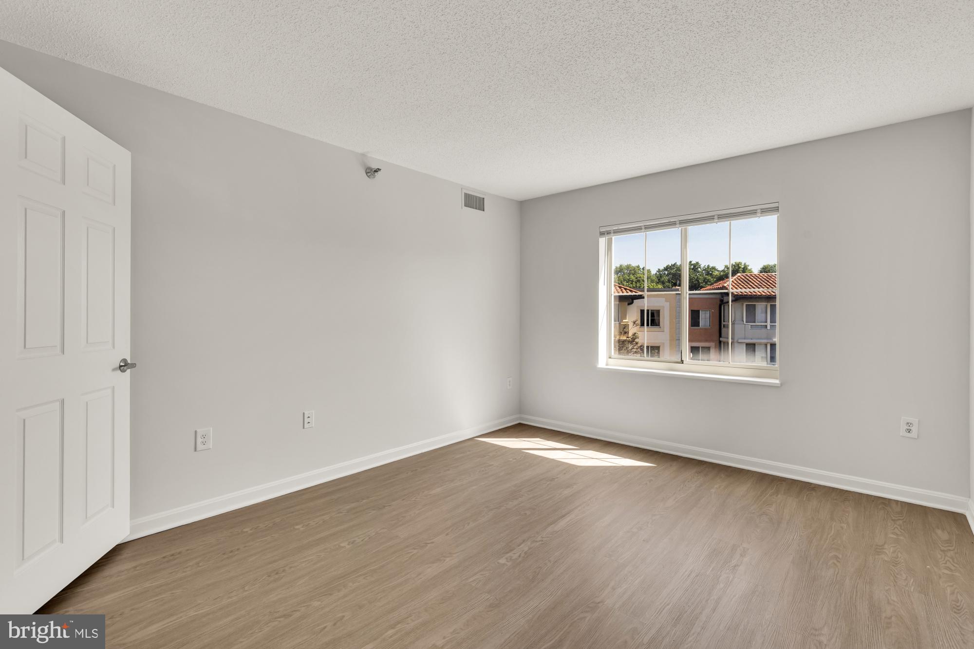 LEISURE WORLD - Residential