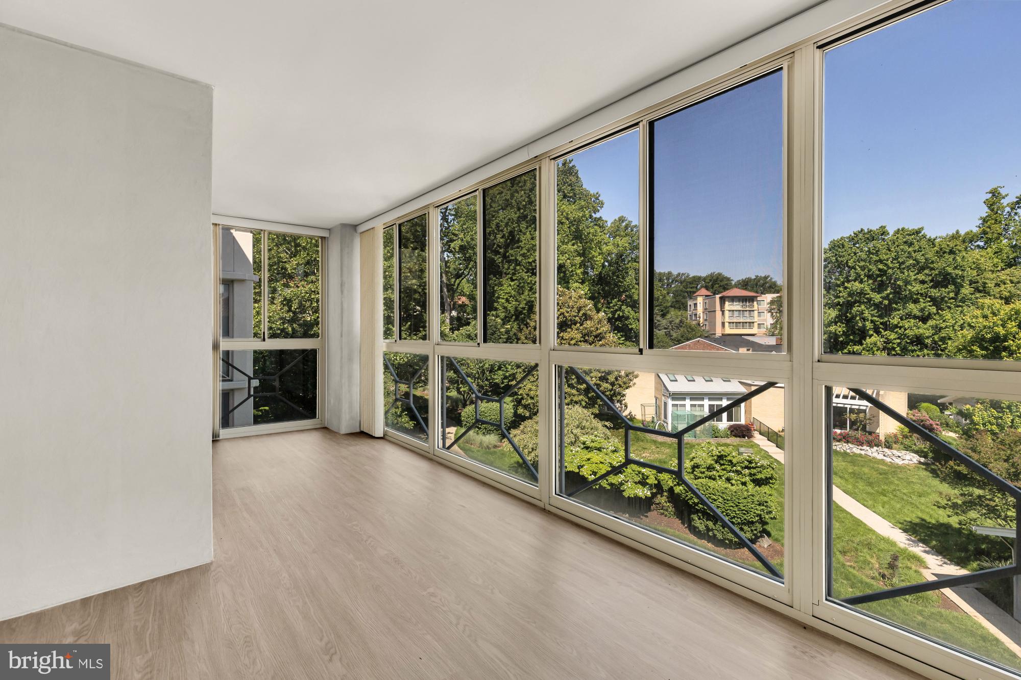 LEISURE WORLD - Residential