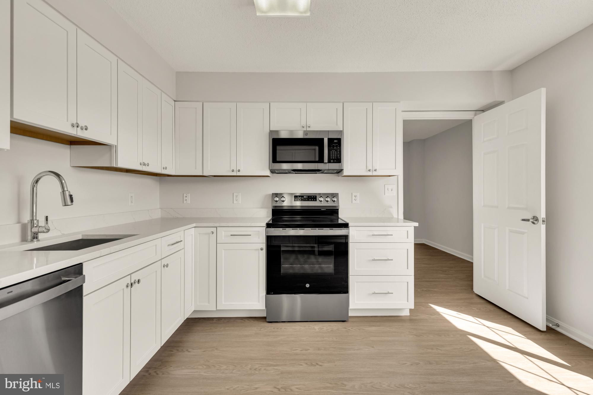 LEISURE WORLD - Residential