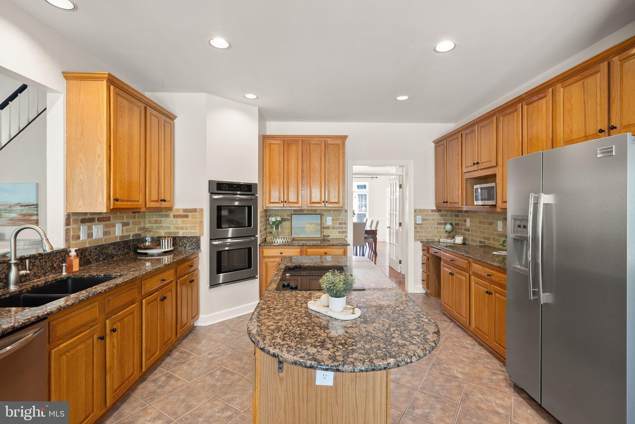 GRAND HAMPTONS - Residential