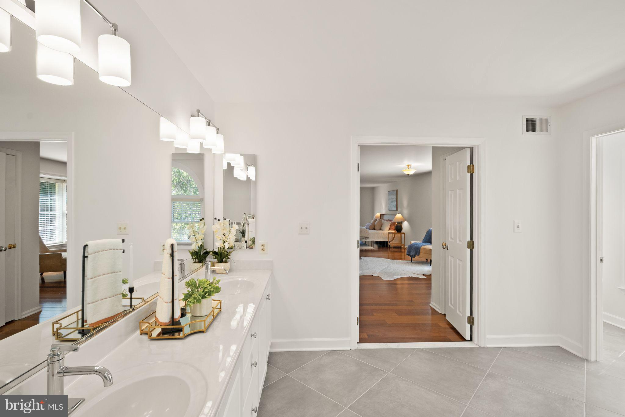 GRAND HAMPTONS - Residential