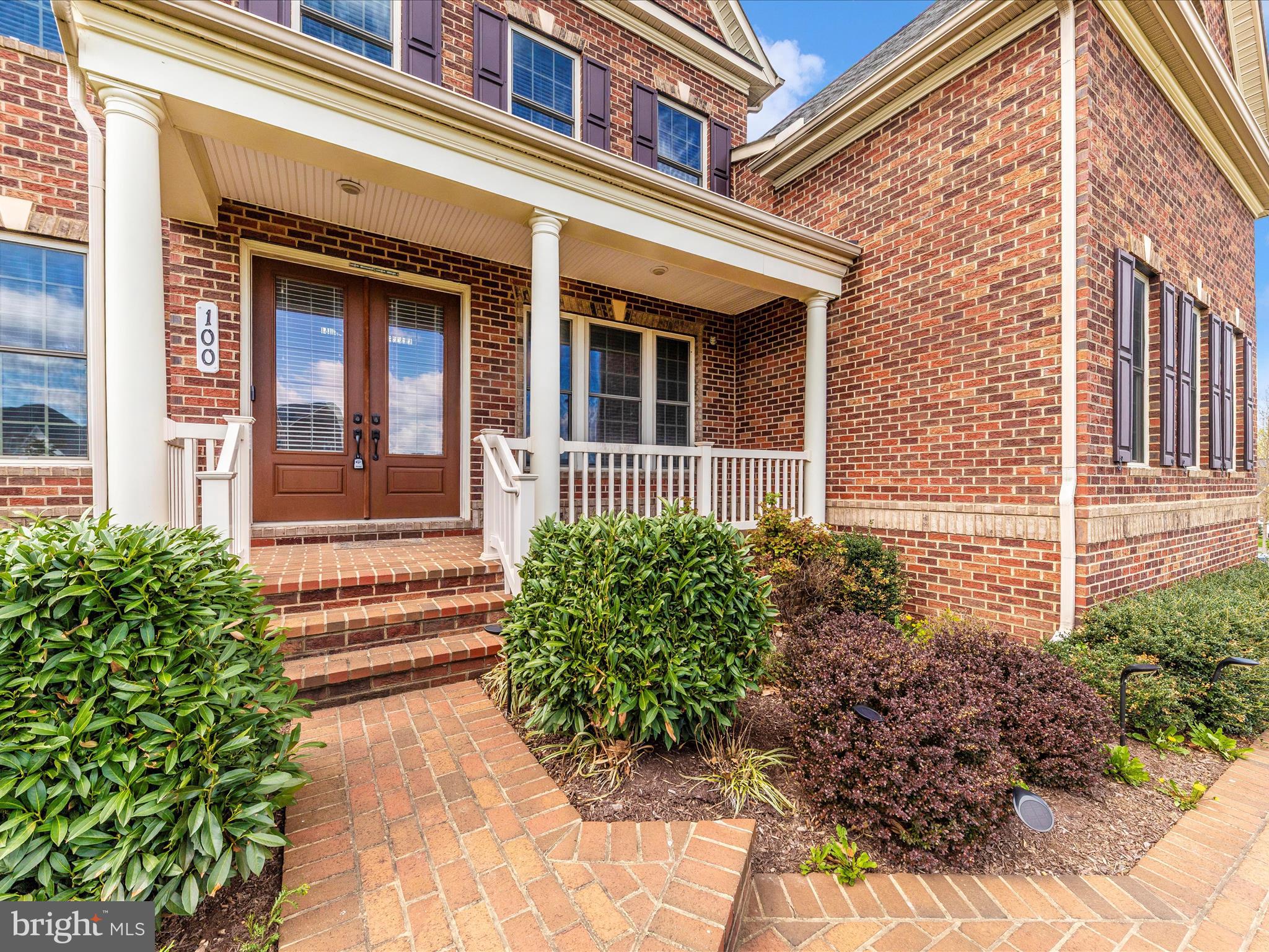 100 CASTLE OAK COURT