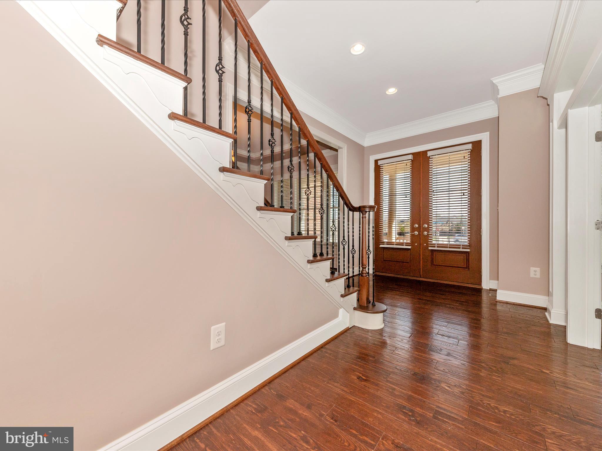 100 CASTLE OAK COURT
