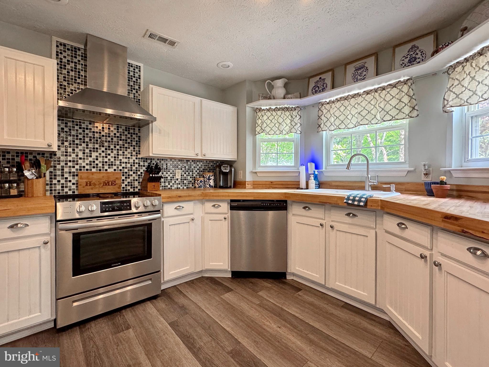 COBB ISLAND - Residential