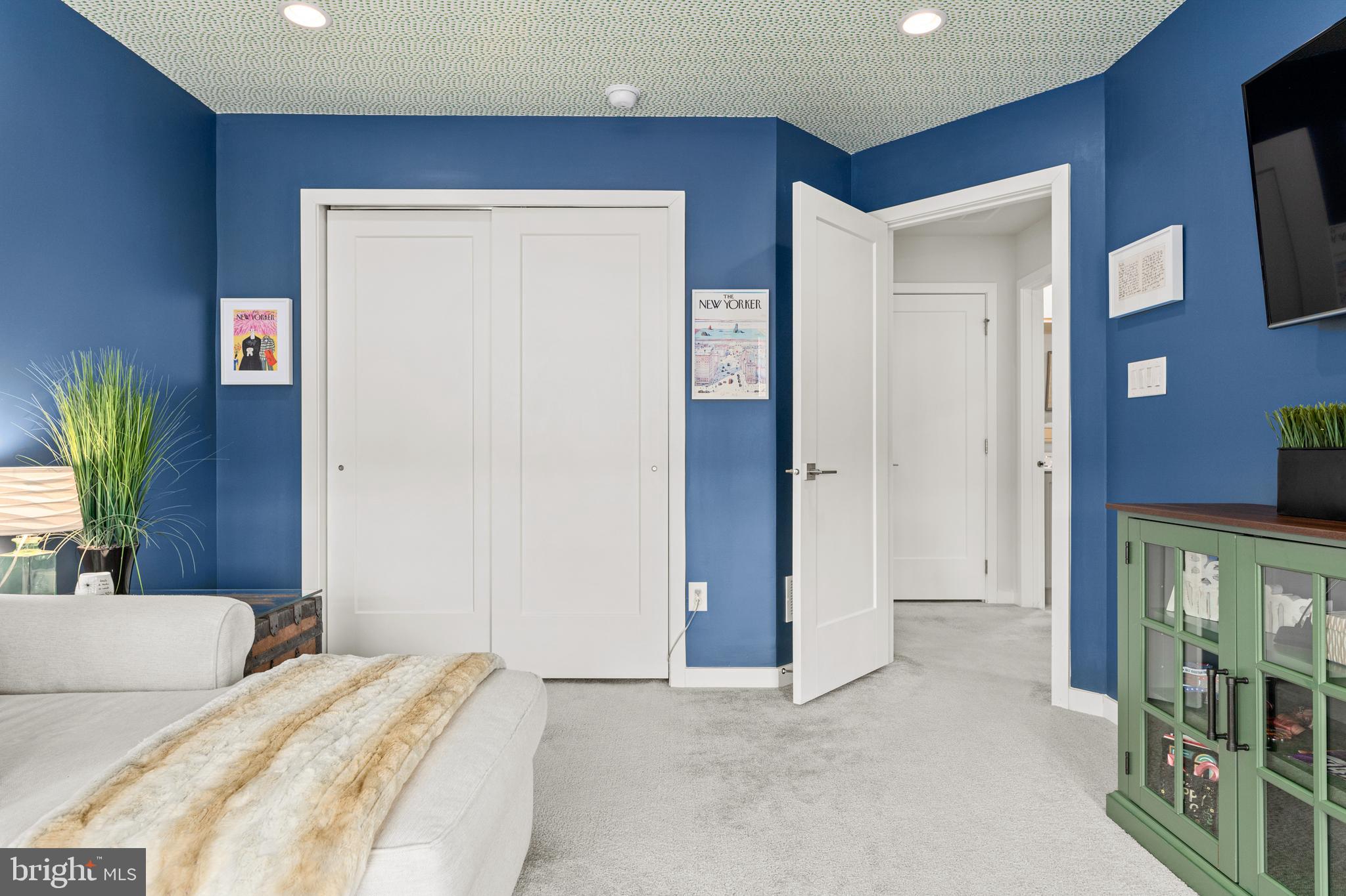 OAKS AT LAFAYETTE HILL - Residential