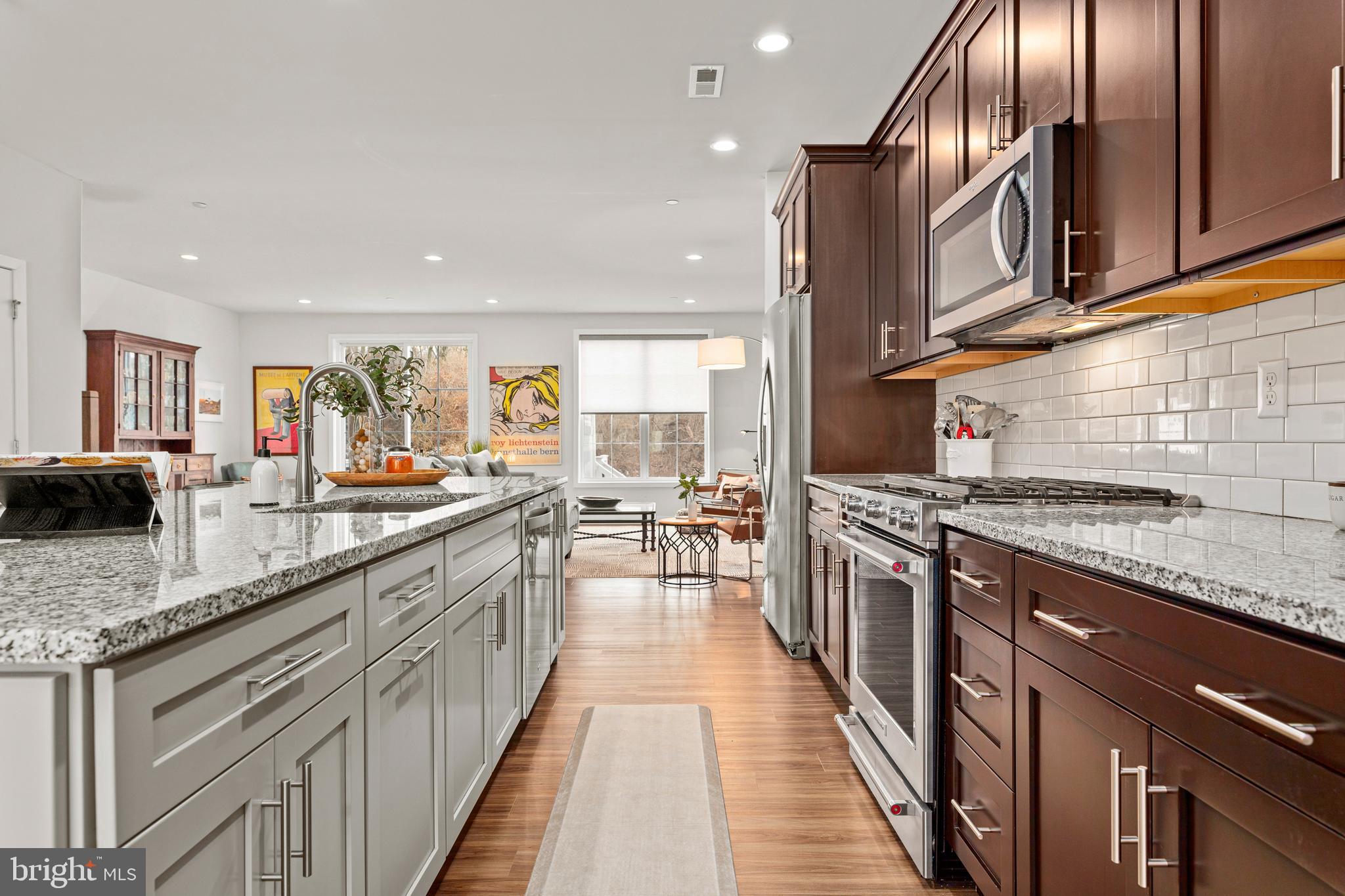 OAKS AT LAFAYETTE HILL - Residential