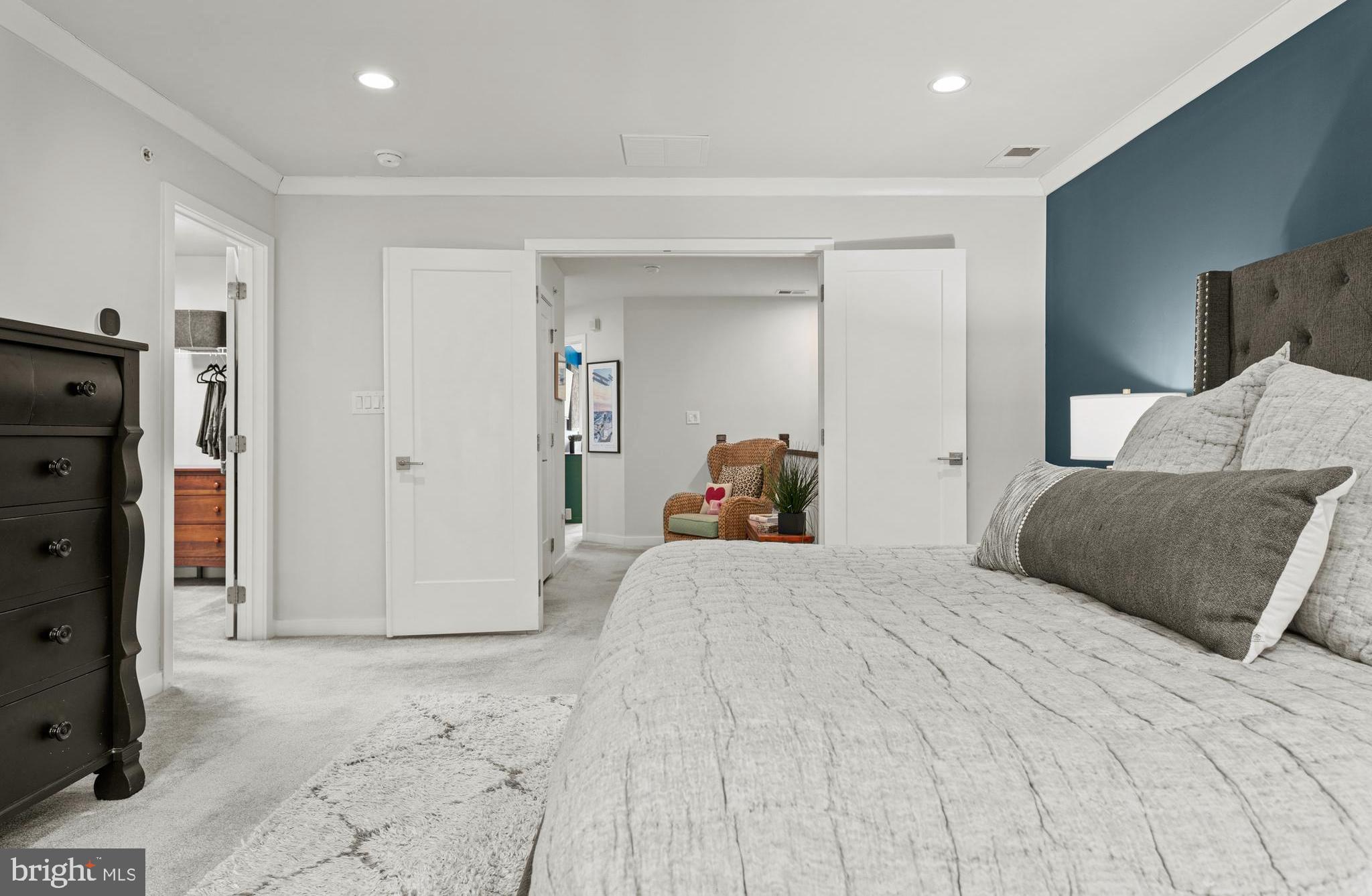 OAKS AT LAFAYETTE HILL - Residential