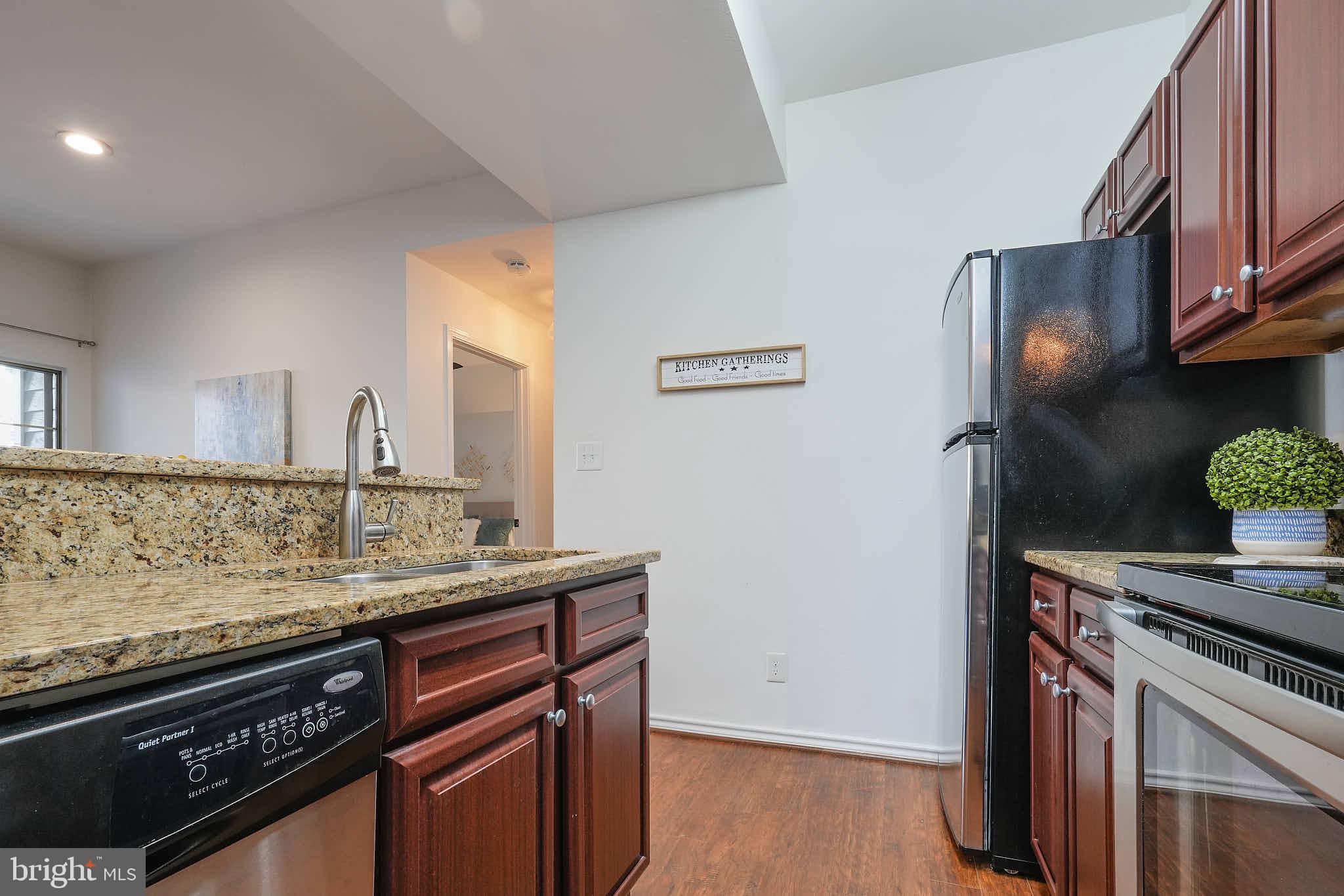 PENDERBROOK SQUARE CONDOMINIUMS - Residential