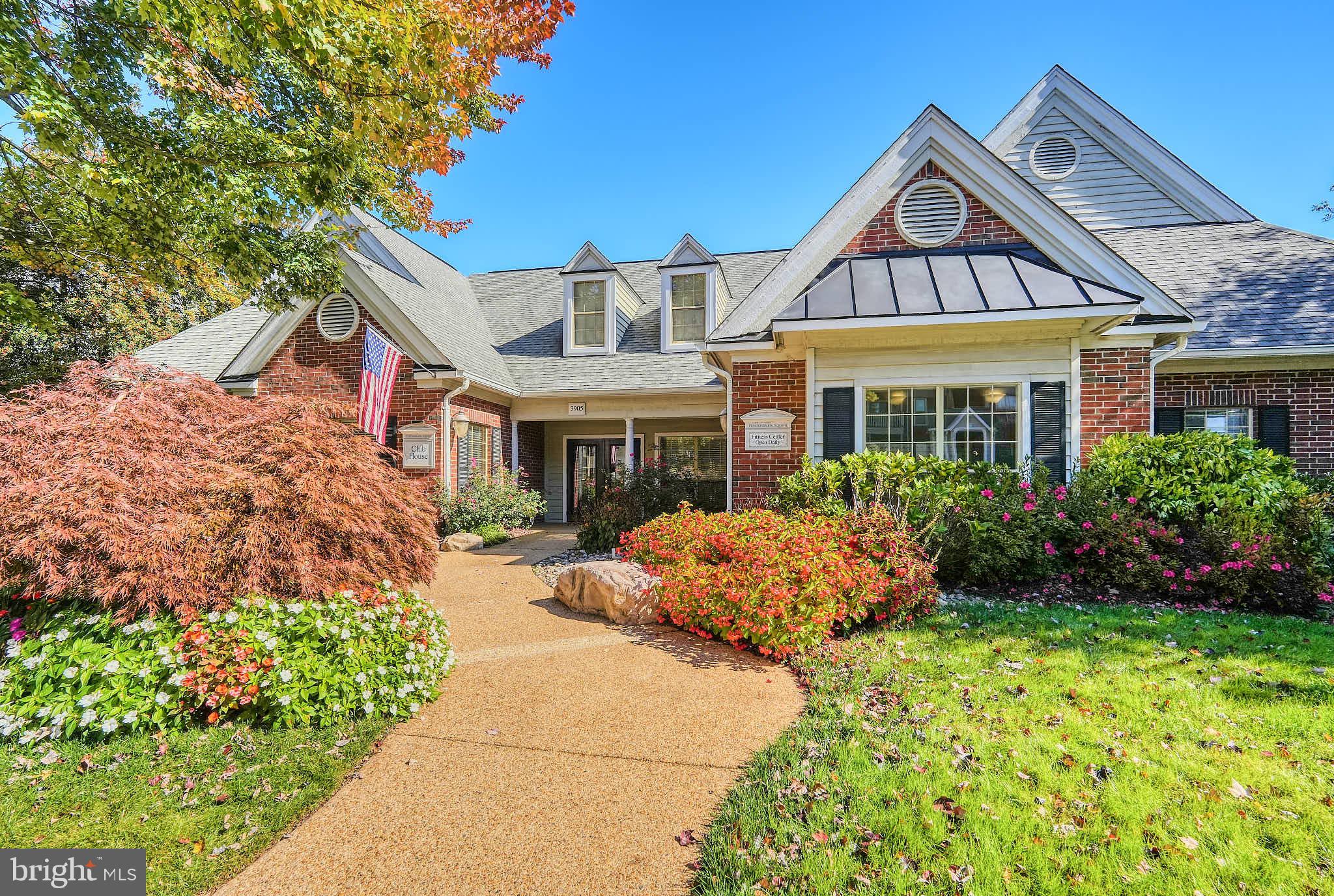 PENDERBROOK SQUARE CONDOMINIUMS - Residential