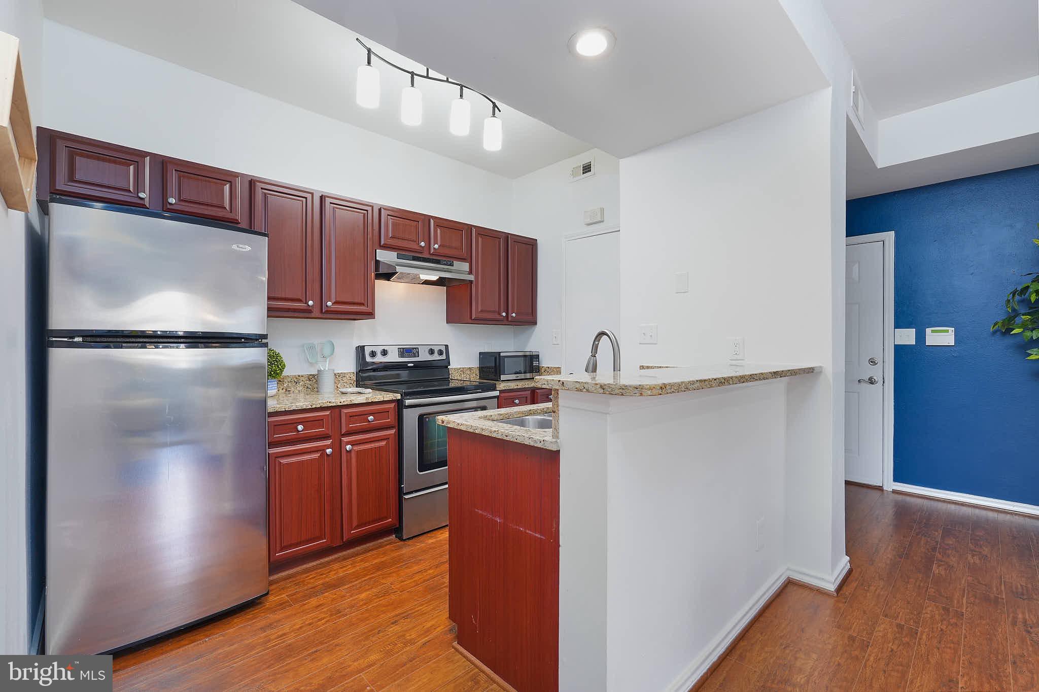 PENDERBROOK SQUARE CONDOMINIUMS - Residential