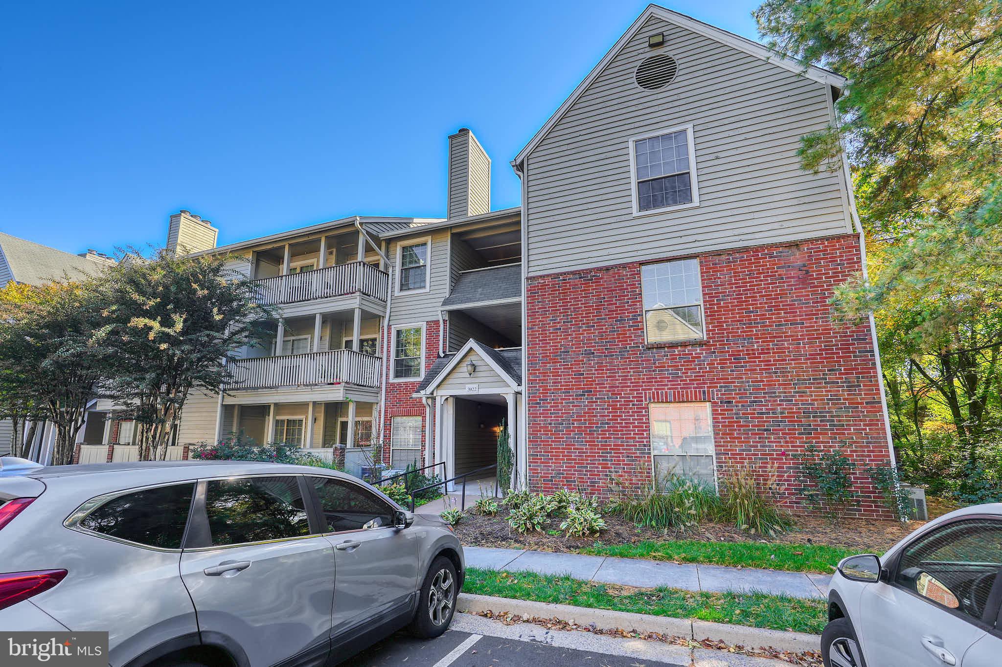 3922 PENDERVIEW DRIVE 305