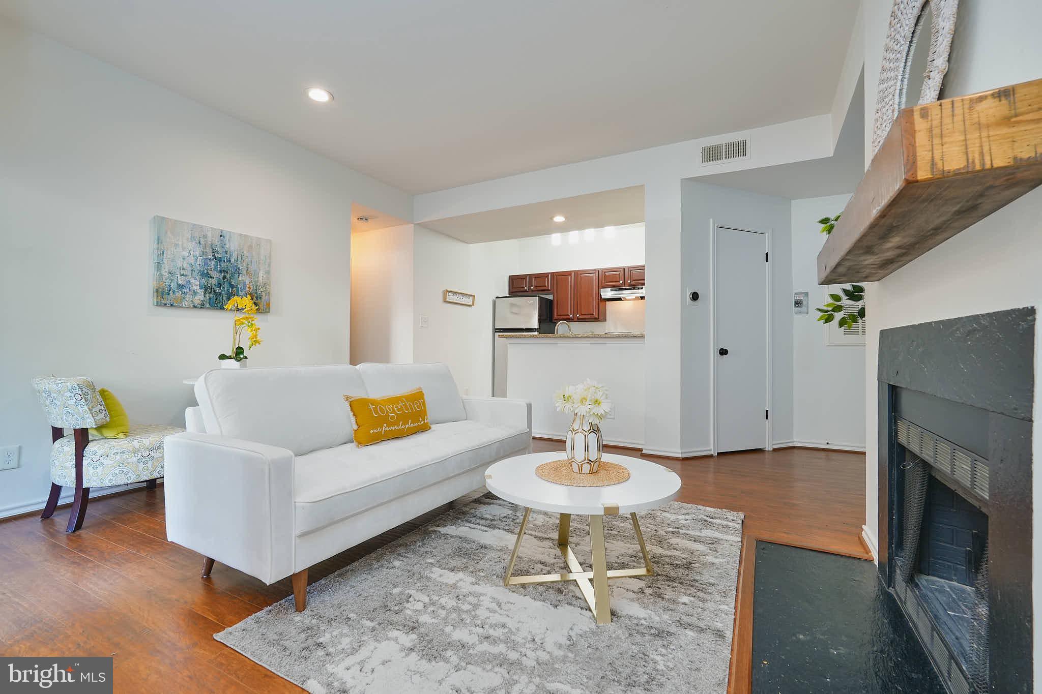 PENDERBROOK SQUARE CONDOMINIUMS - Residential