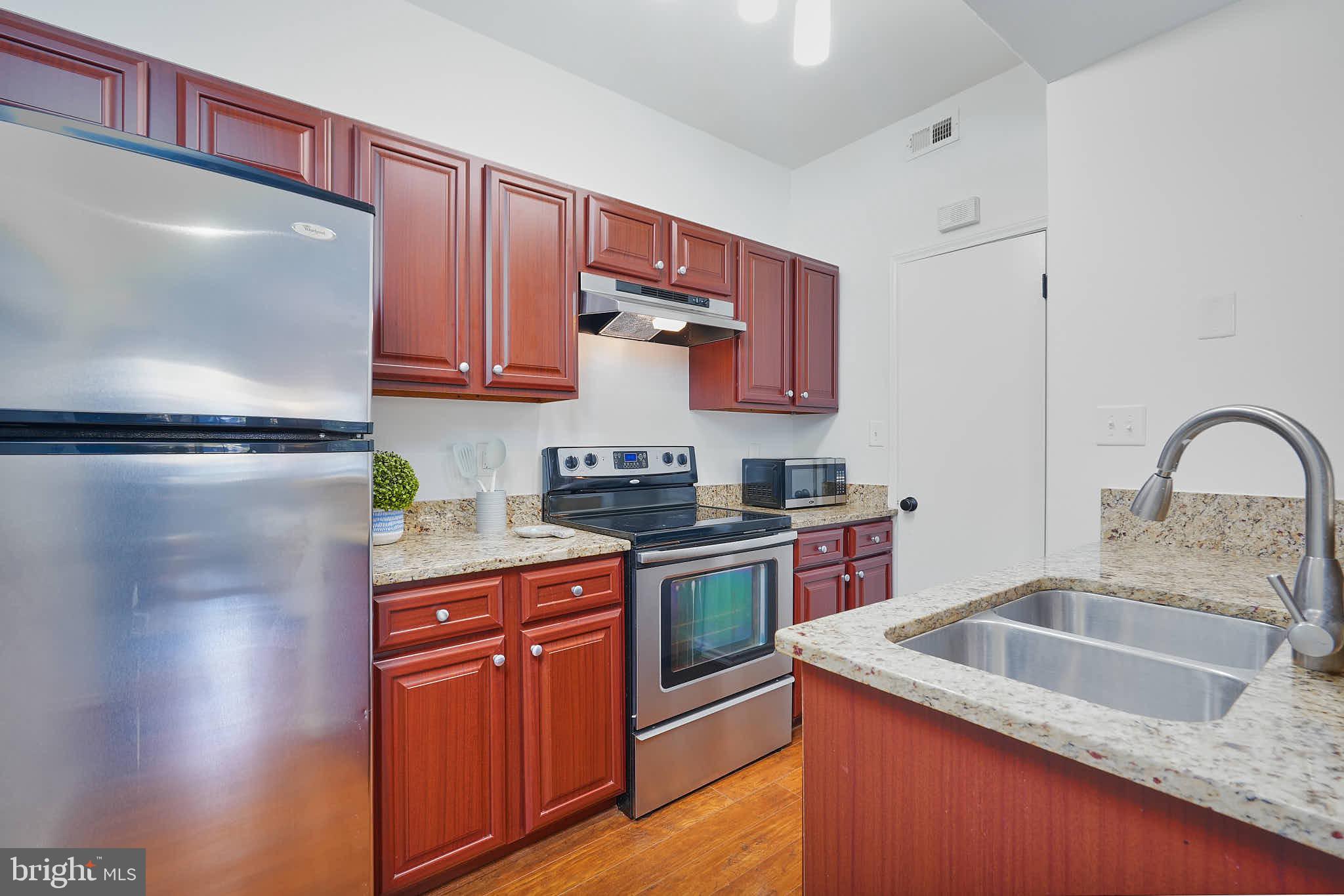 PENDERBROOK SQUARE CONDOMINIUMS - Residential