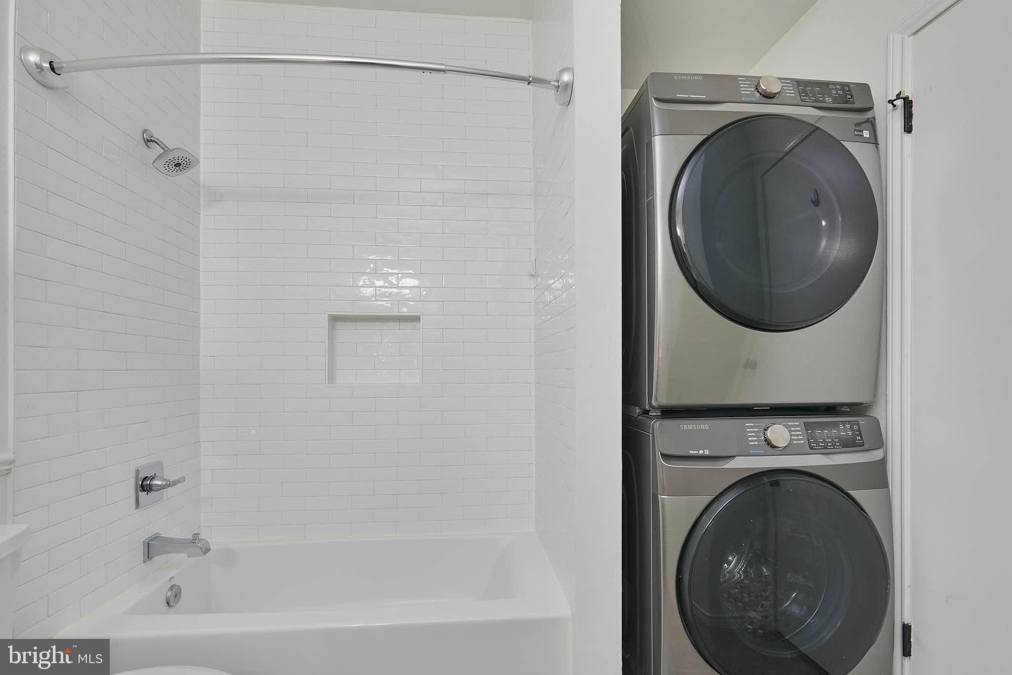 PENDERBROOK SQUARE CONDOMINIUMS - Residential