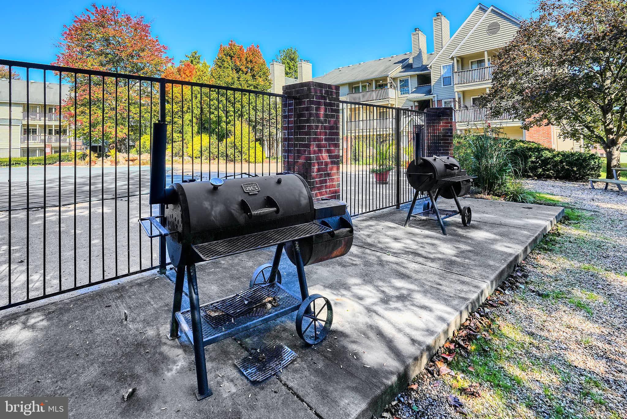 PENDERBROOK SQUARE CONDOMINIUMS - Residential