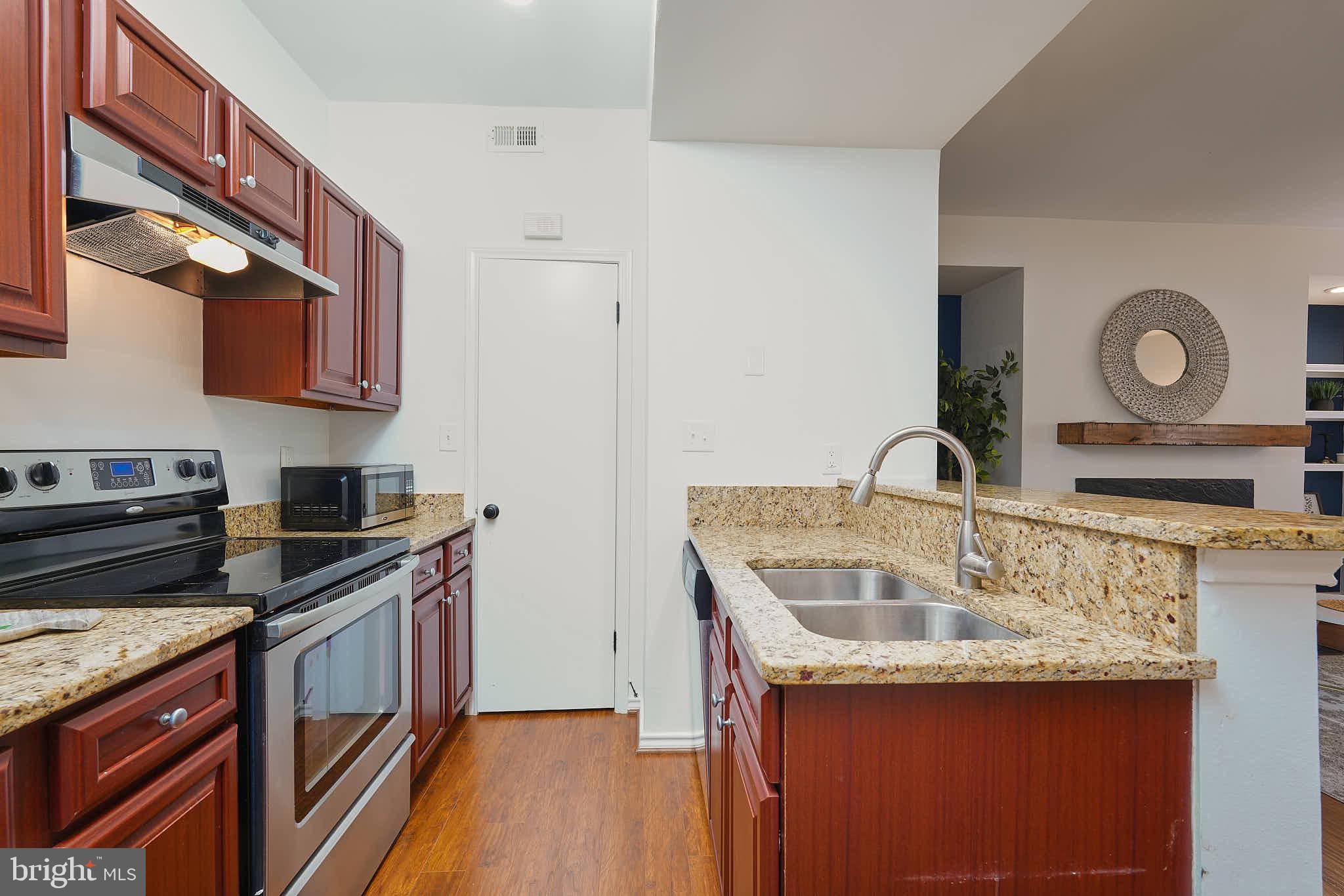 PENDERBROOK SQUARE CONDOMINIUMS - Residential