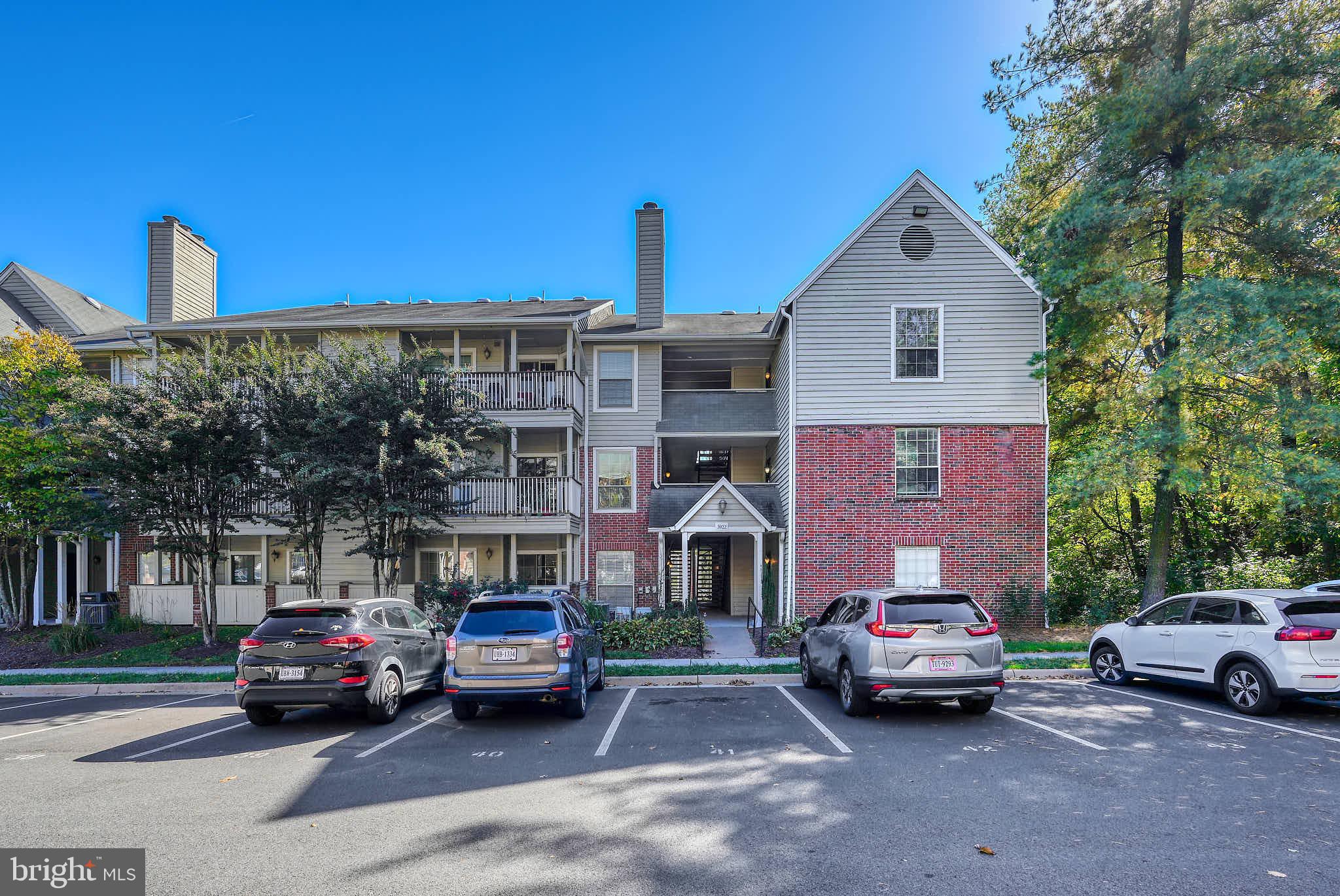 3922 PENDERVIEW DRIVE 305