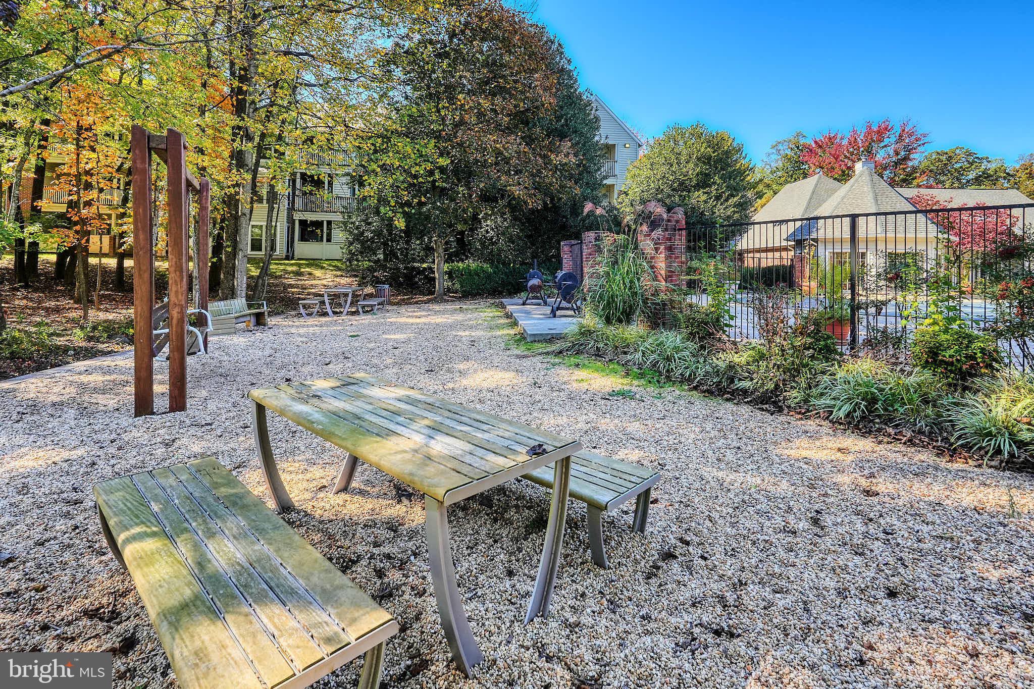 PENDERBROOK SQUARE CONDOMINIUMS - Residential