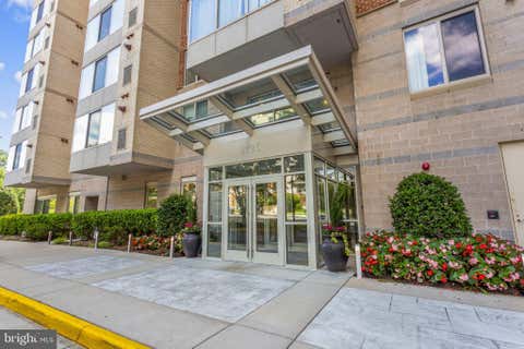 Photo of 2726 Gallows Road #101, VIENNA, VA 22180 (MLS # VAFX2336240)