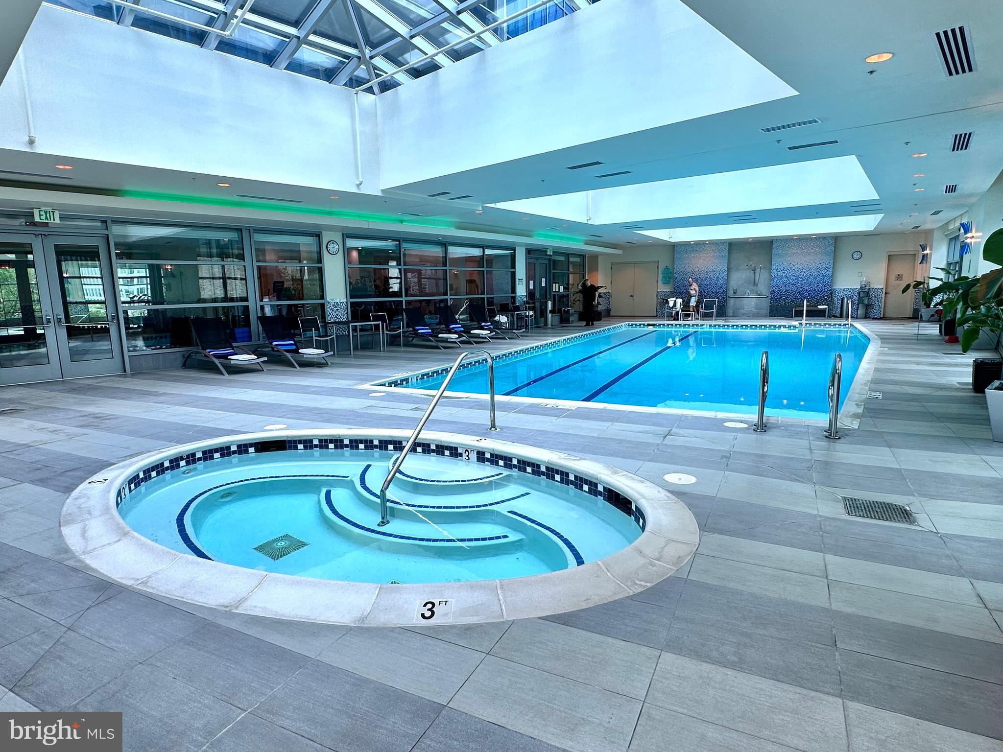 TURNBERRY TOWER - Residential