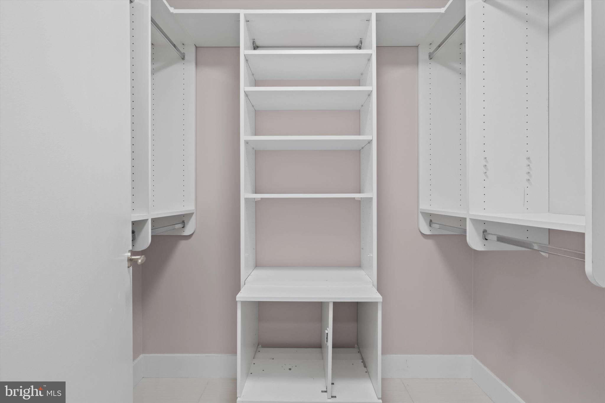 TURNBERRY TOWER - Residential